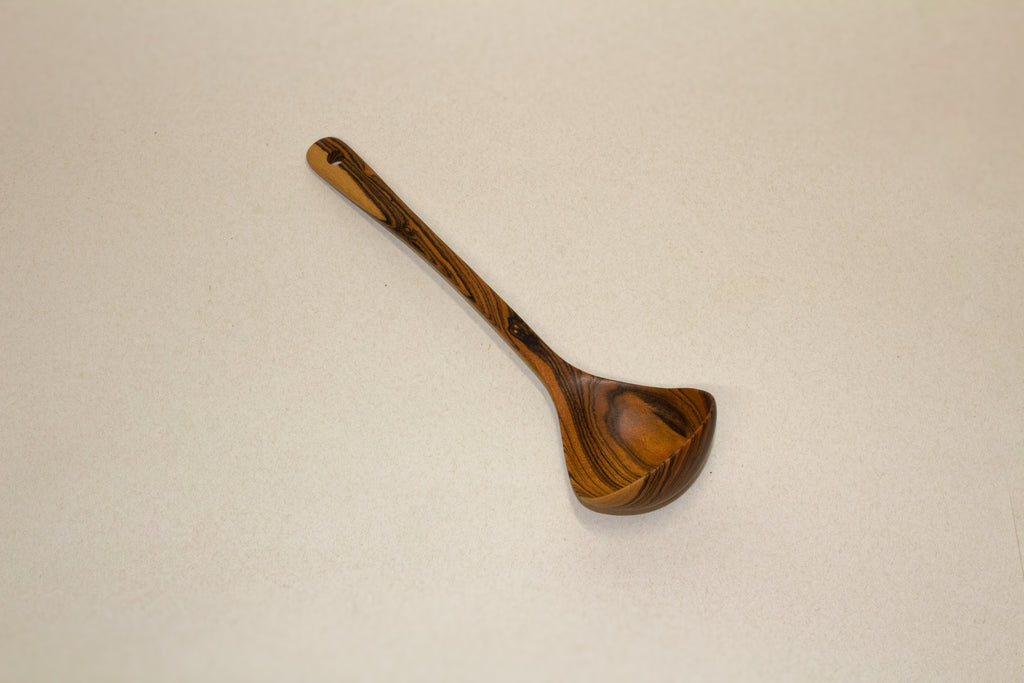 Juego de utensilios de madera tropical
