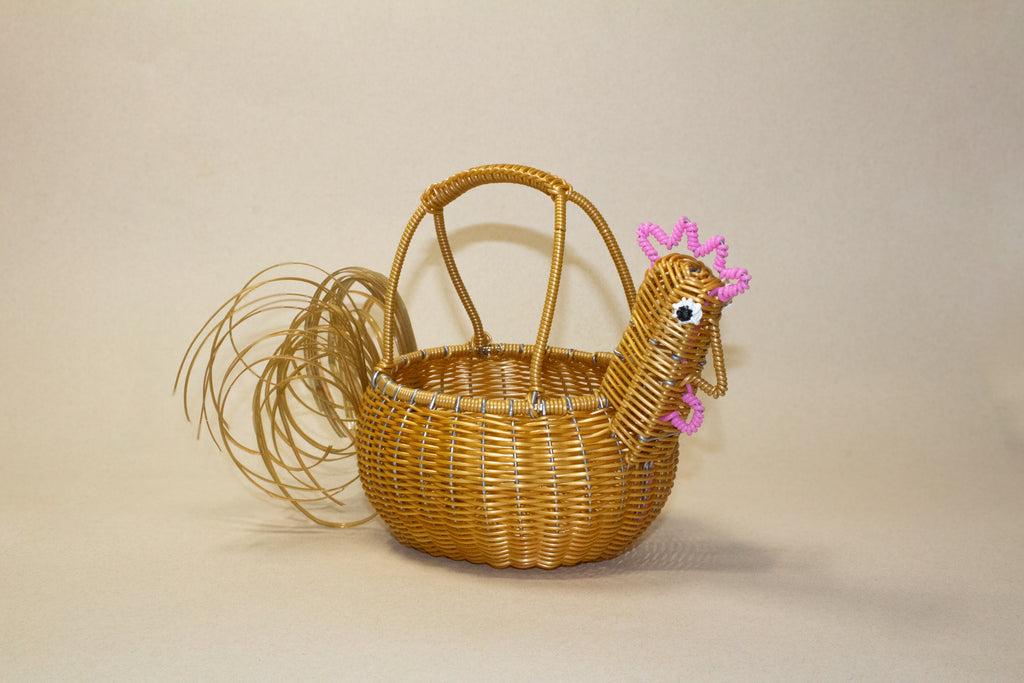 Gallina chica para huevos tejida de plástico reciclado