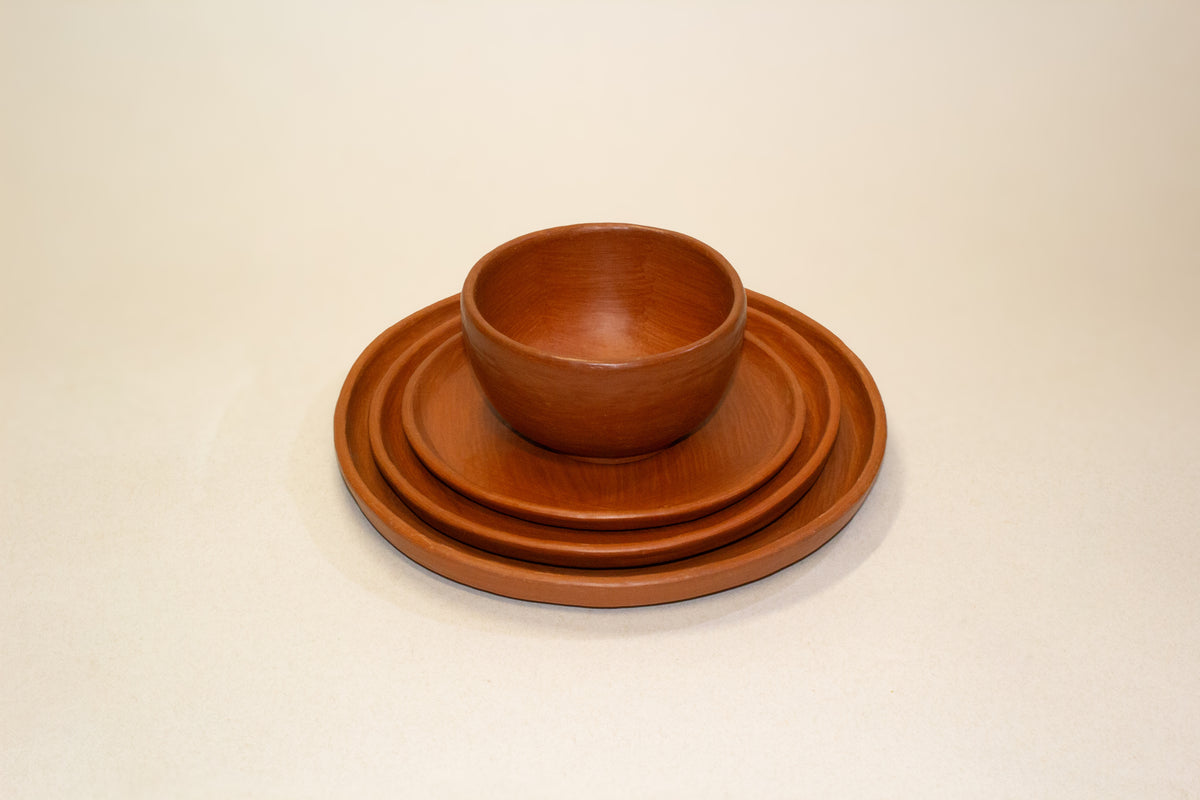 Juego de vajilla de barro rojo