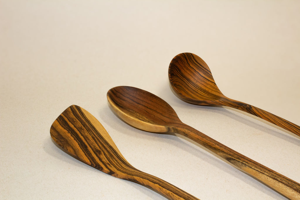 Juego de utensilios de madera tropical
