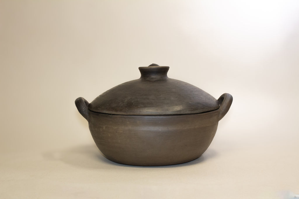 Cazuela de barro ahumado con tapa
