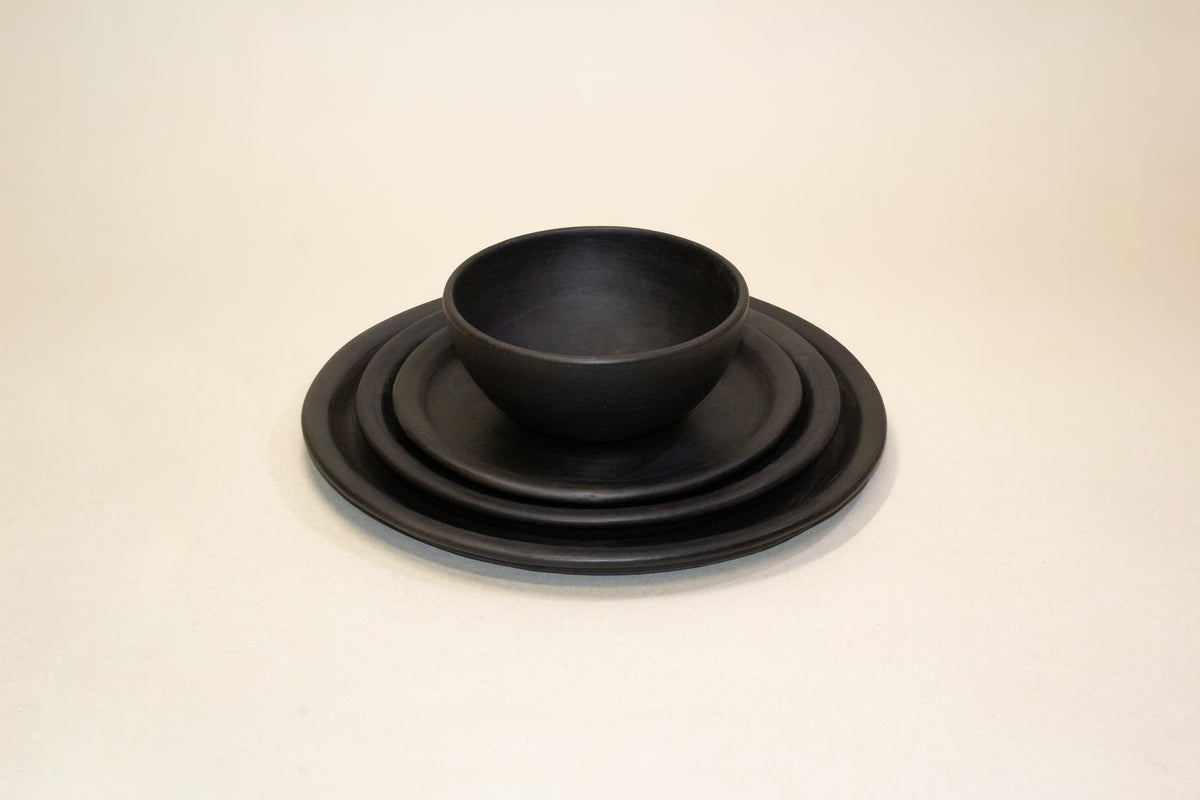 Juego de vajilla de barro negro ahumado
