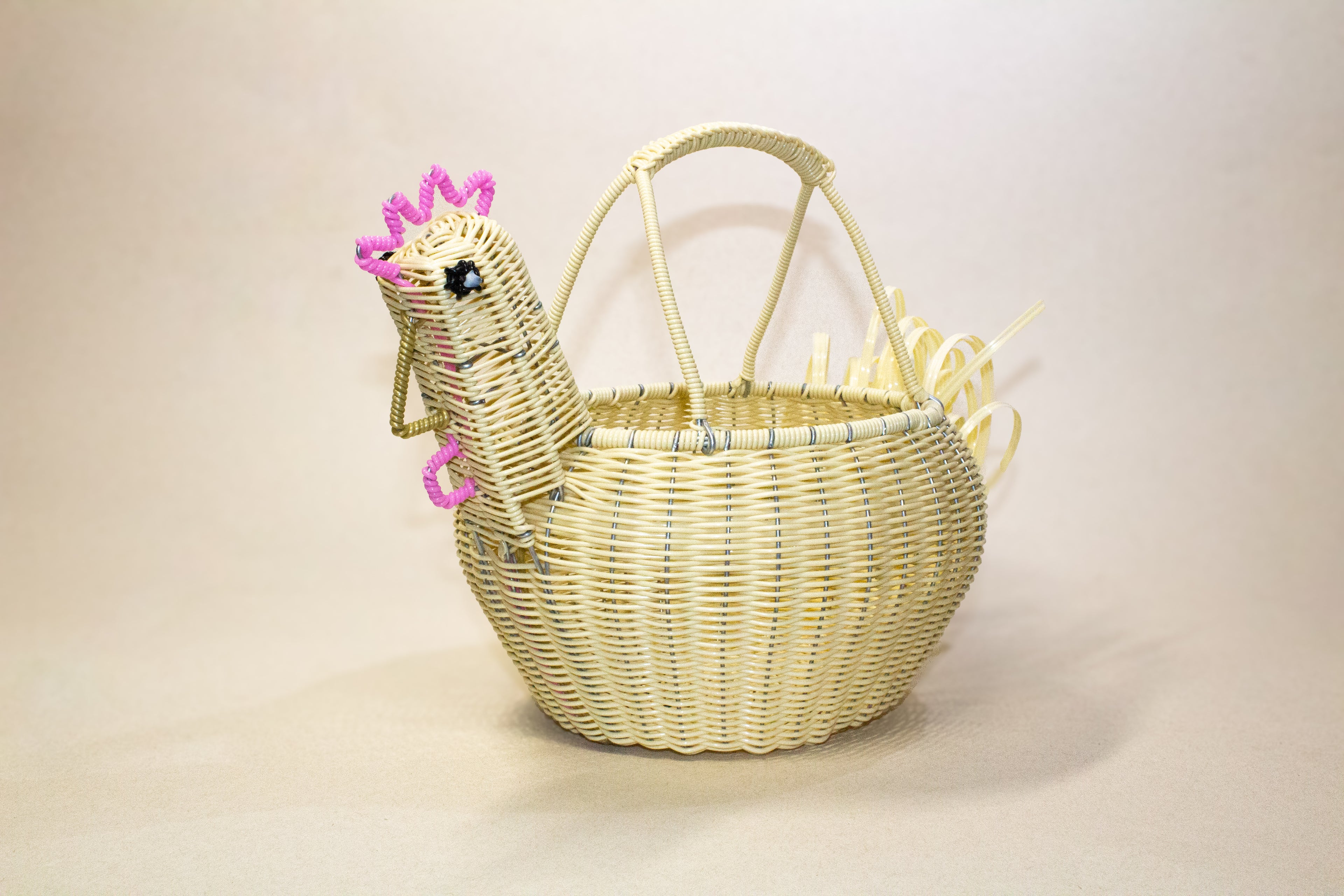 Gallina grande para huevos tejida de plástico reciclado