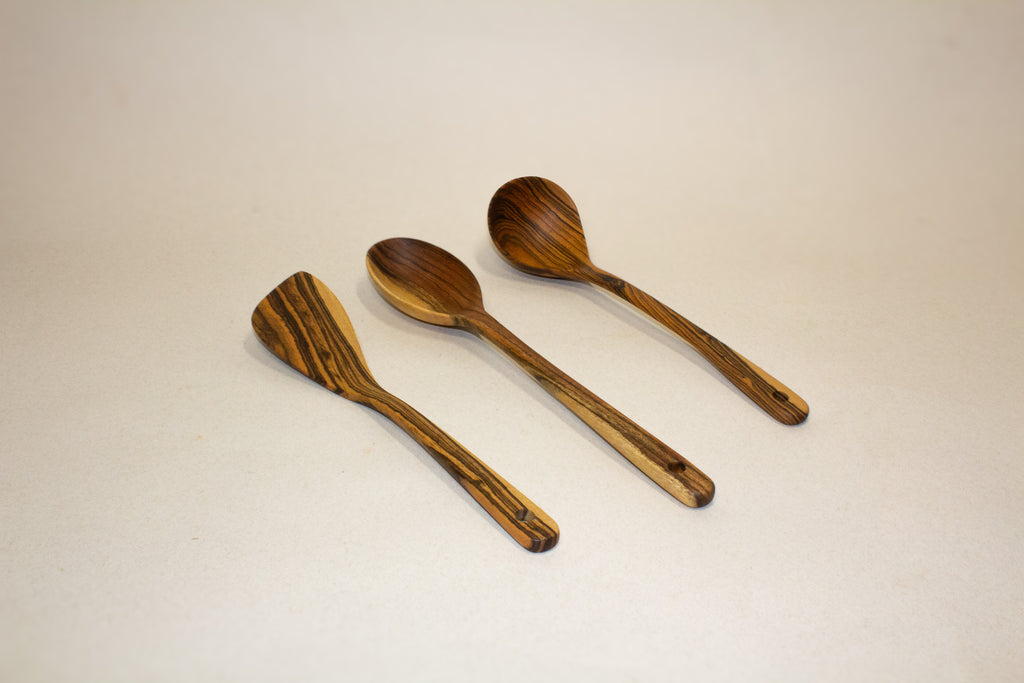 Juego de utensilios de madera tropical
