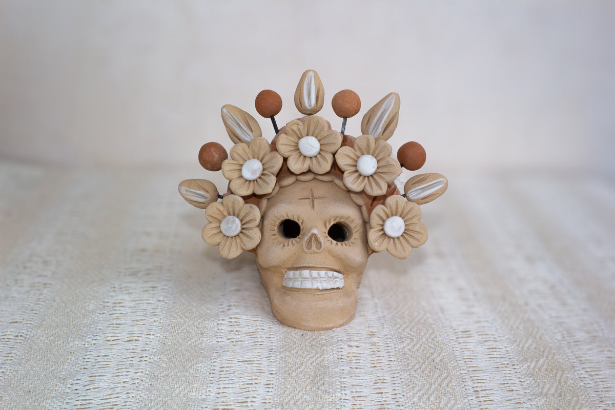 Cráneo catrina de barro pastillaje