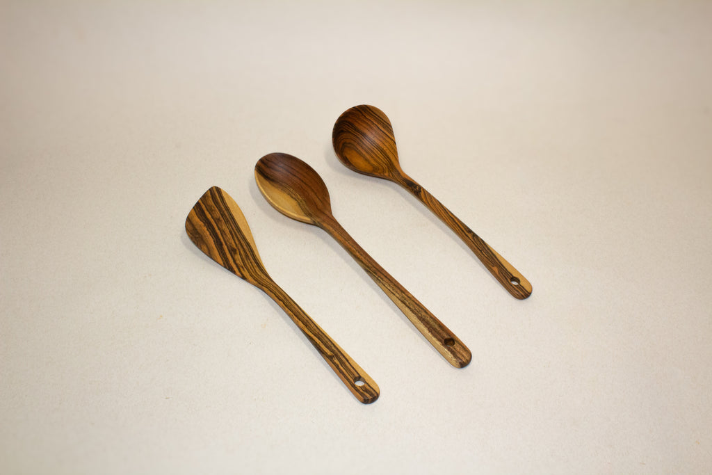 Juego de utensilios de madera tropical