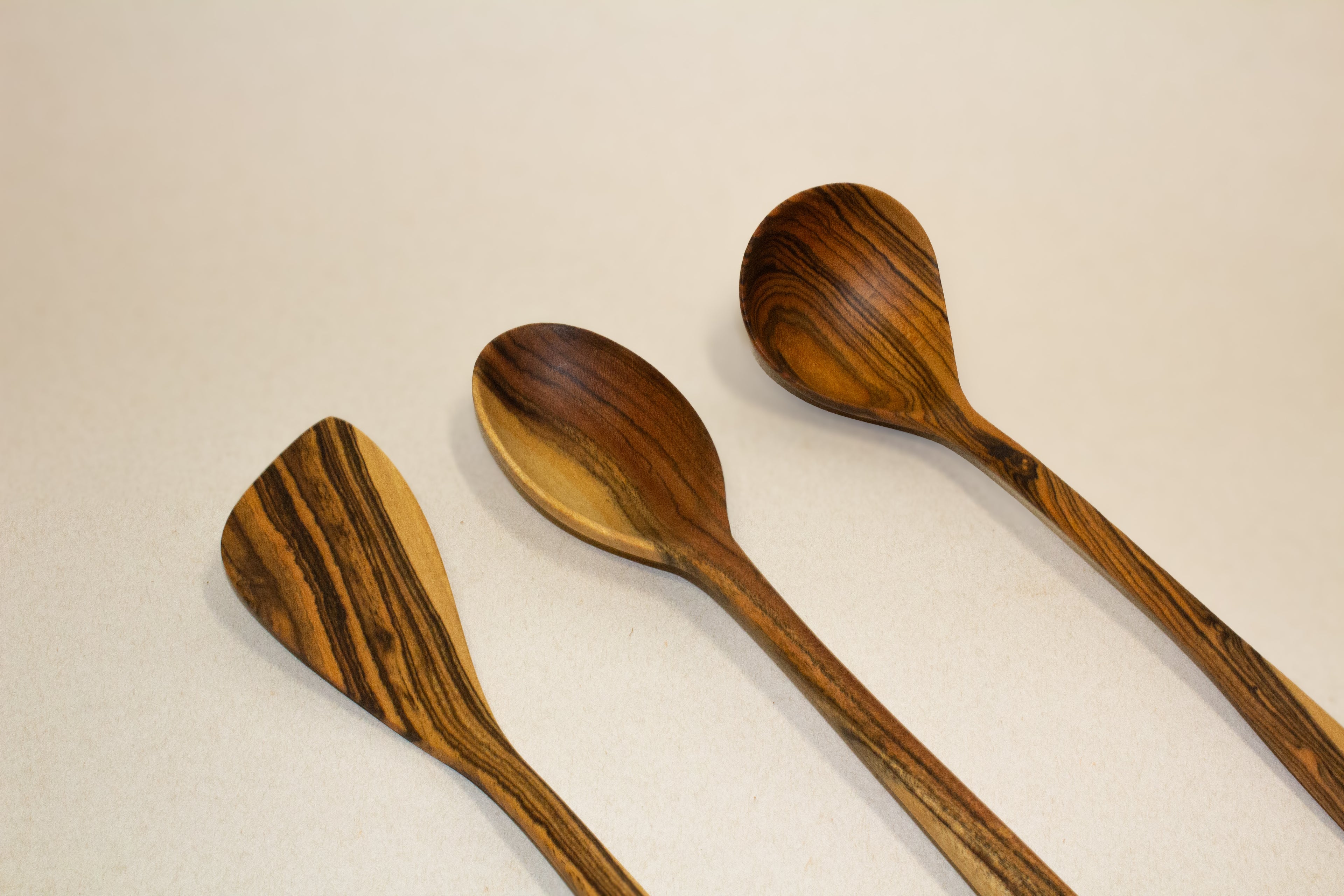 Juego de utensilios de madera tropical