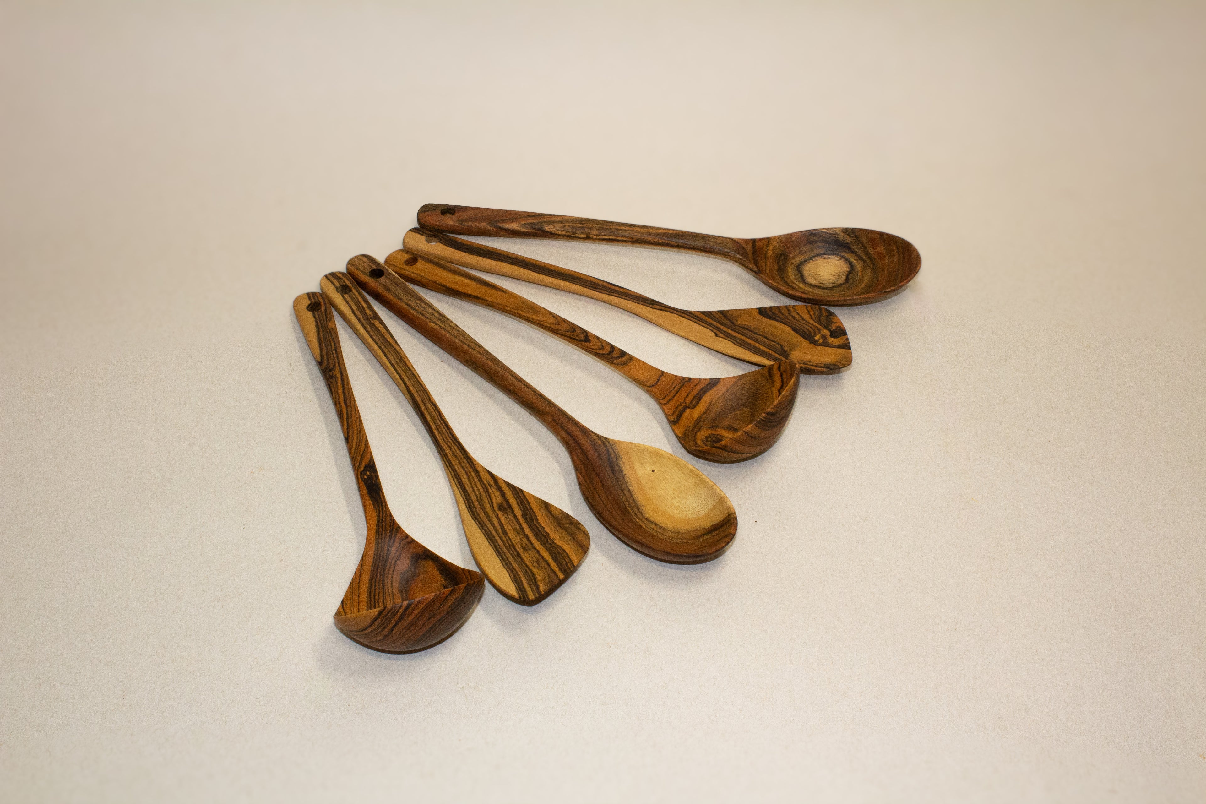 Juego de utensilios de madera tropical