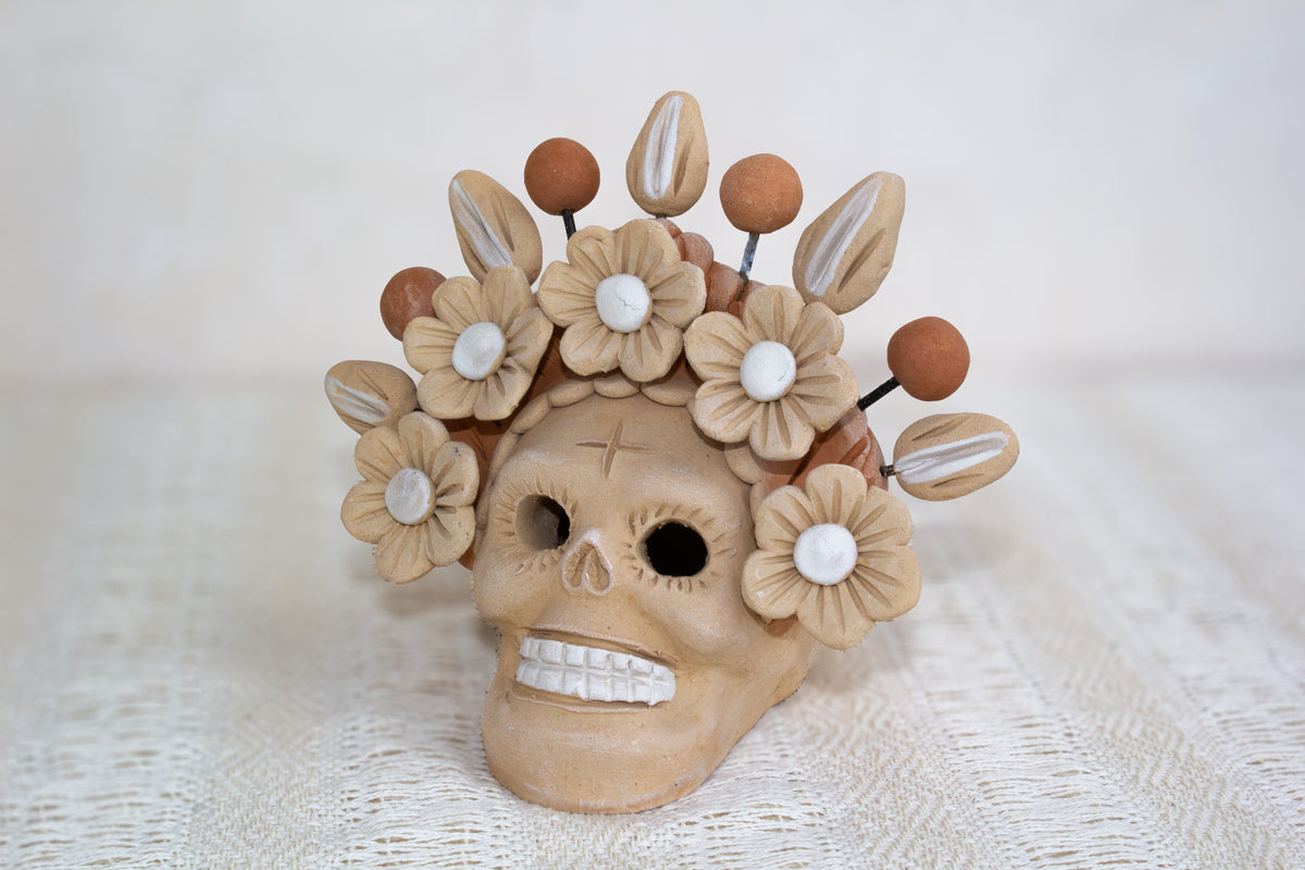 Cráneo catrina de barro pastillaje