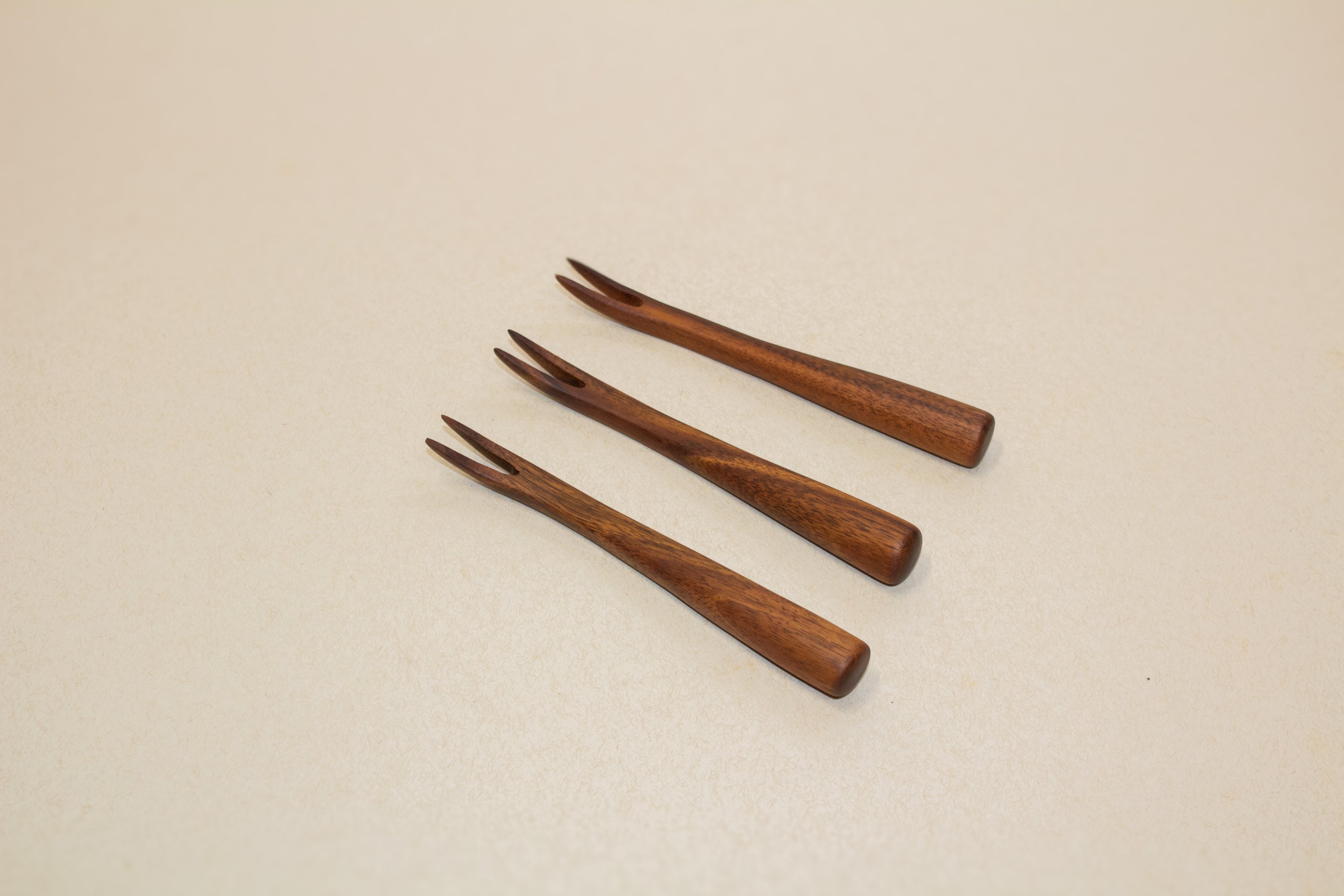 Juego de tenedores botaneros de madera tropical
