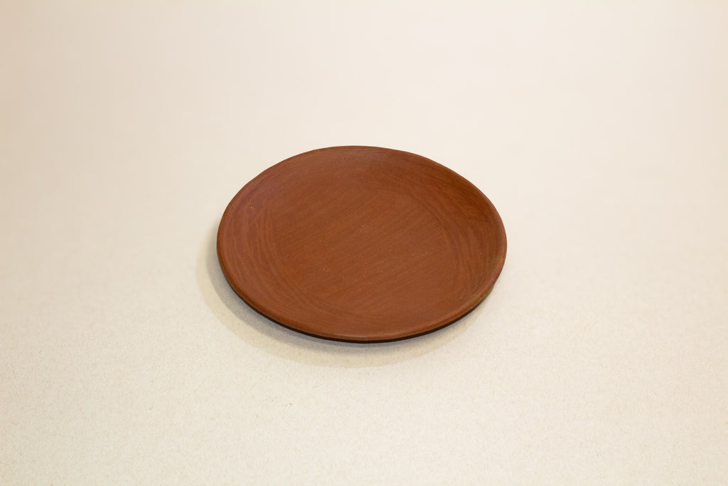 Juego de taza y plato de barro rojo