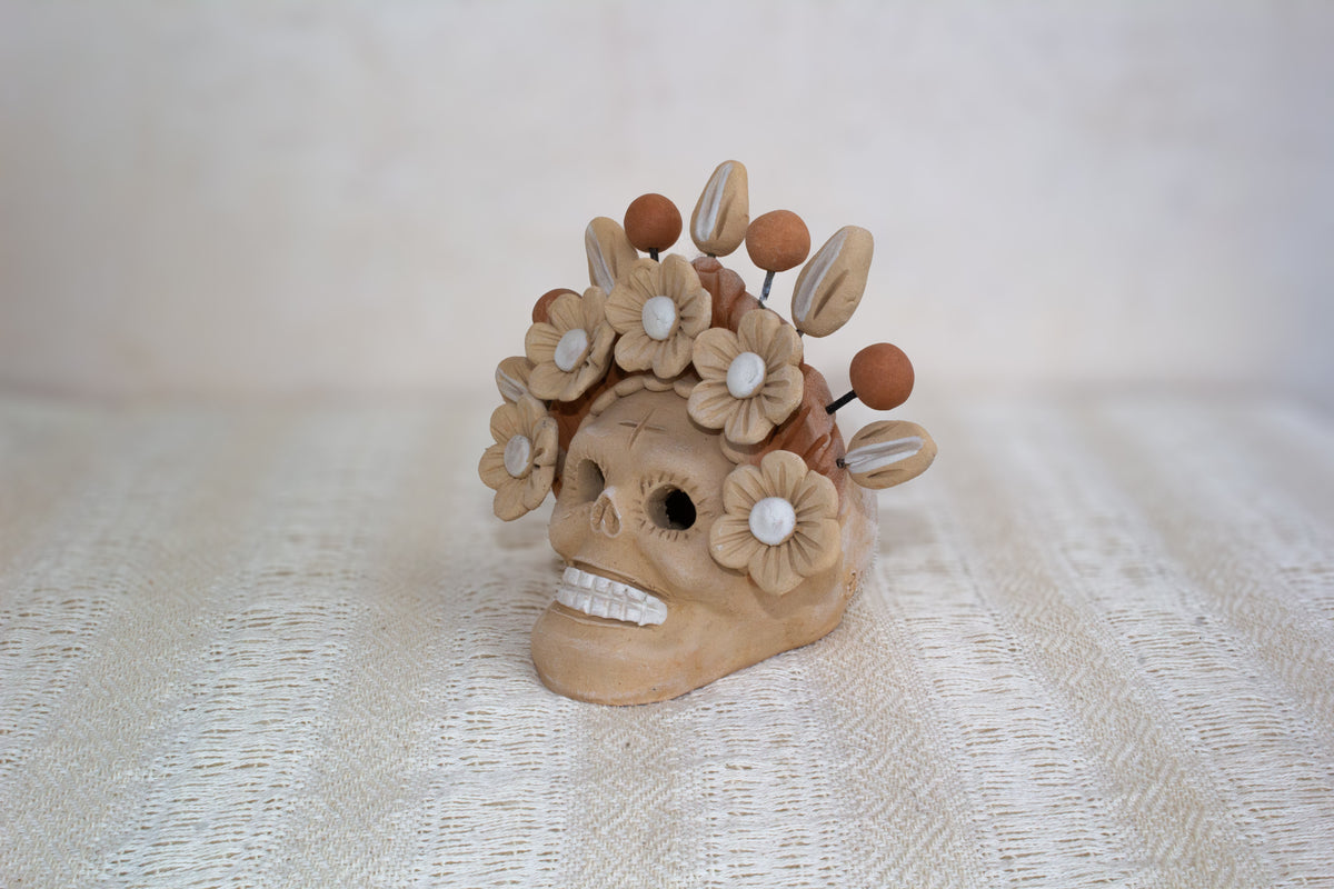 Cráneo catrina de barro pastillaje