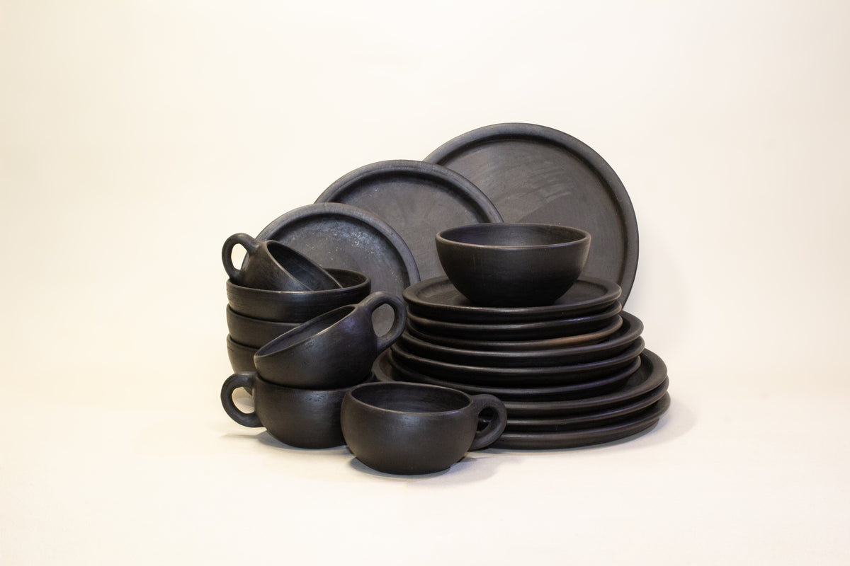 Juego de vajilla de barro negro ahumado