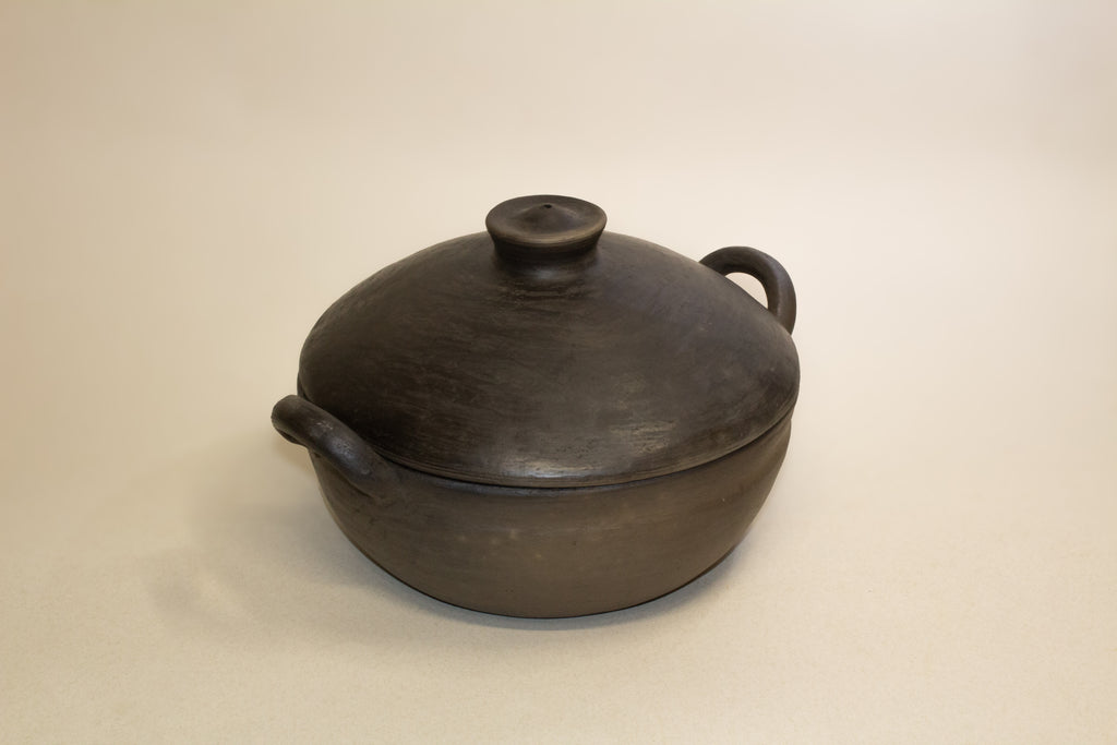 Cazuela de barro ahumado con tapa