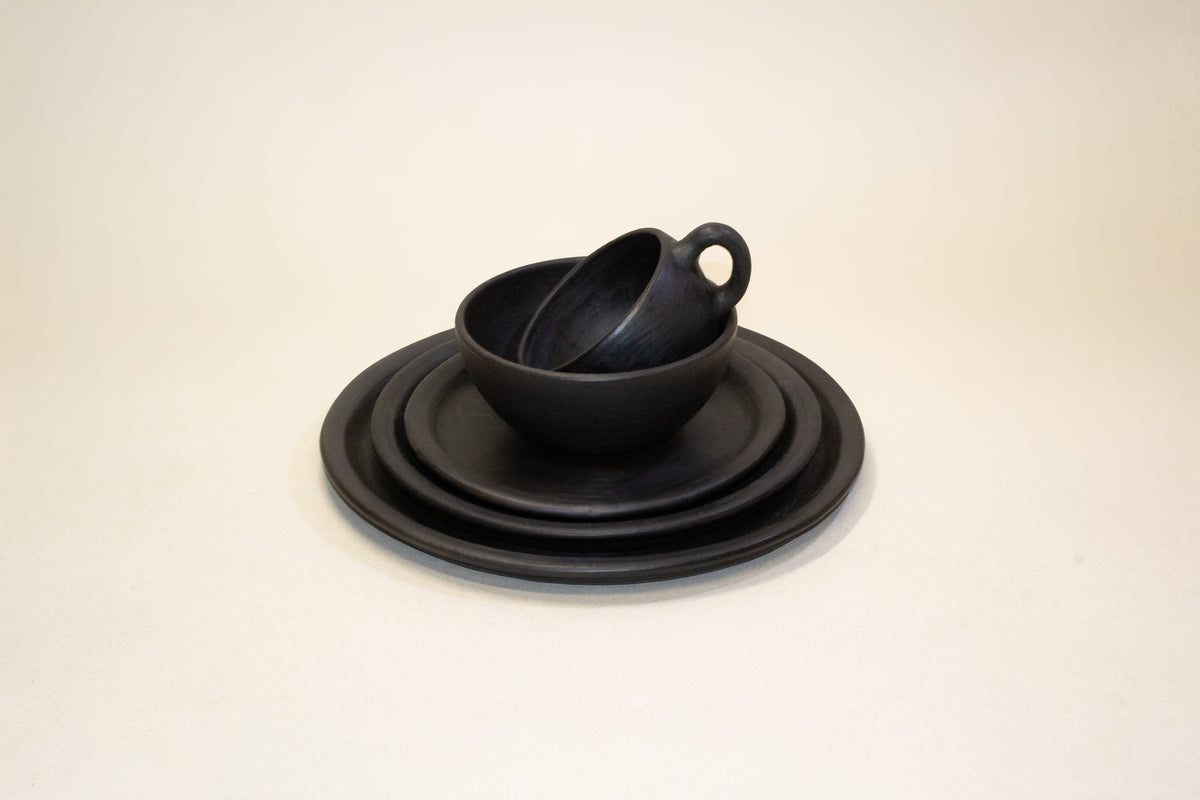 Juego de vajilla de barro negro ahumado