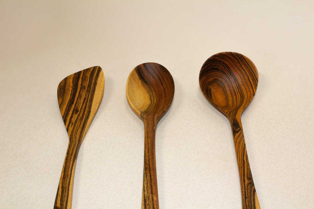 Juego de utensilios de madera tropical