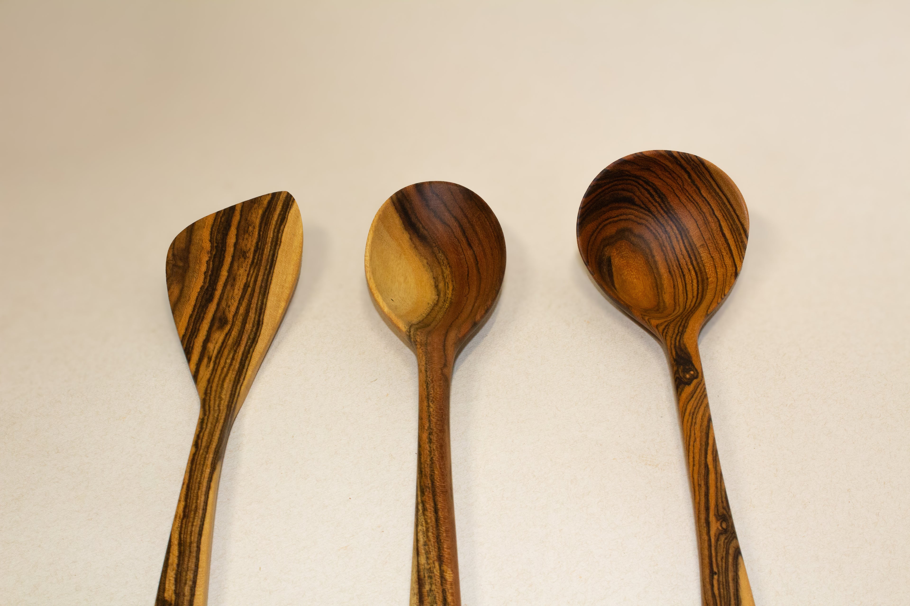 Juego de utensilios de madera tropical