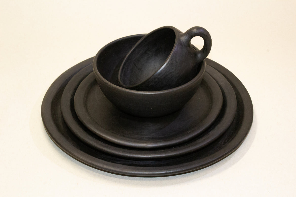 Juego de vajilla de barro negro ahumado
