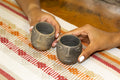 Mezcaleros redondos con cara de barro ahumado