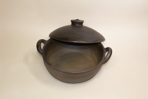 Cazuela de barro ahumado con tapa