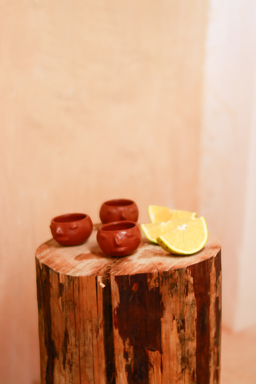 Juego de mezcalero con cara de barro rojo