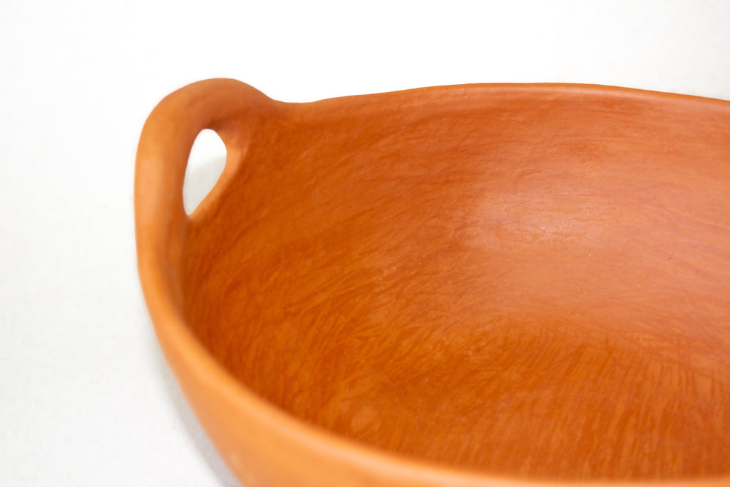Cuenco con agarraderas de barro naranja