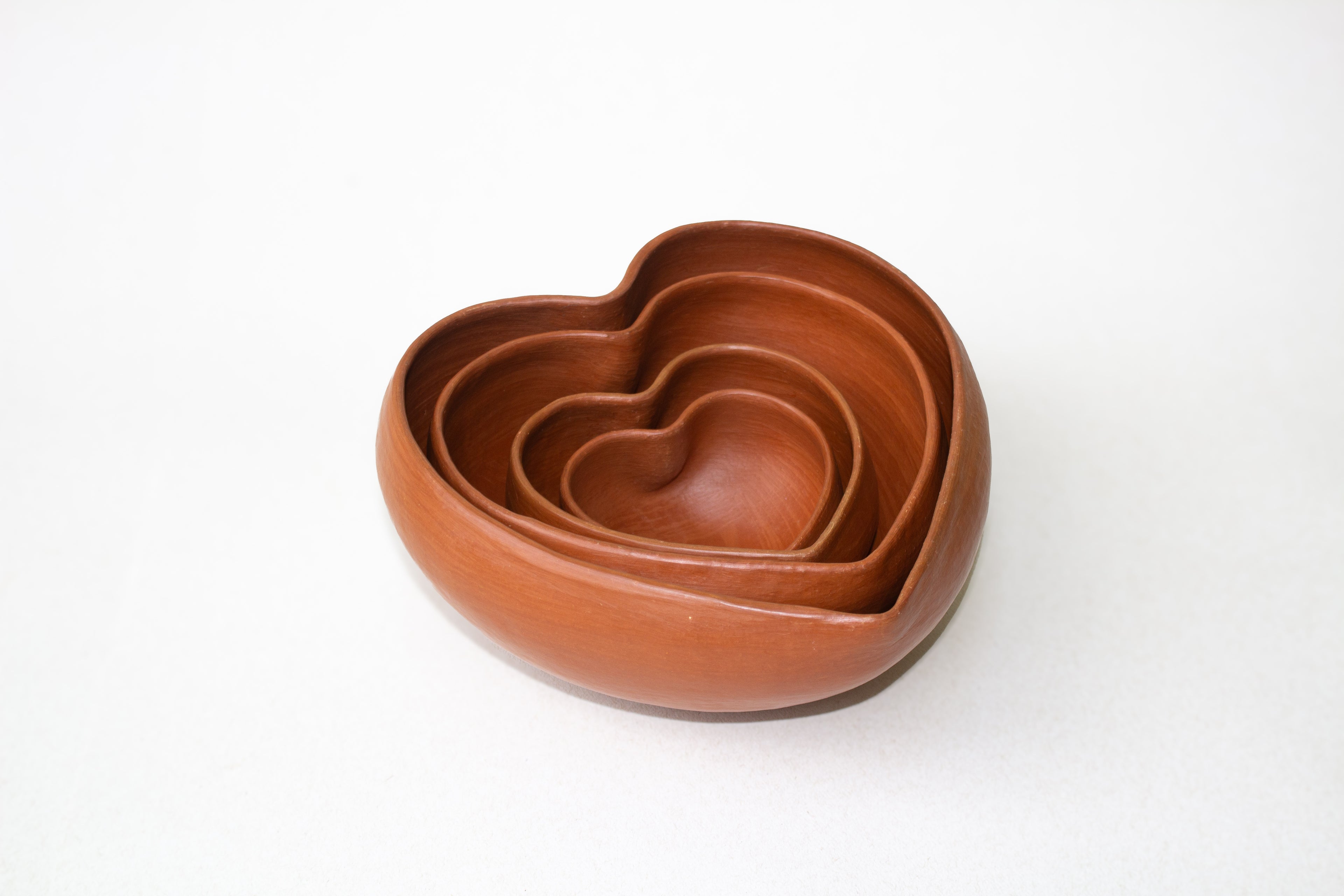 Juego de cuencos corazón de barro rojo