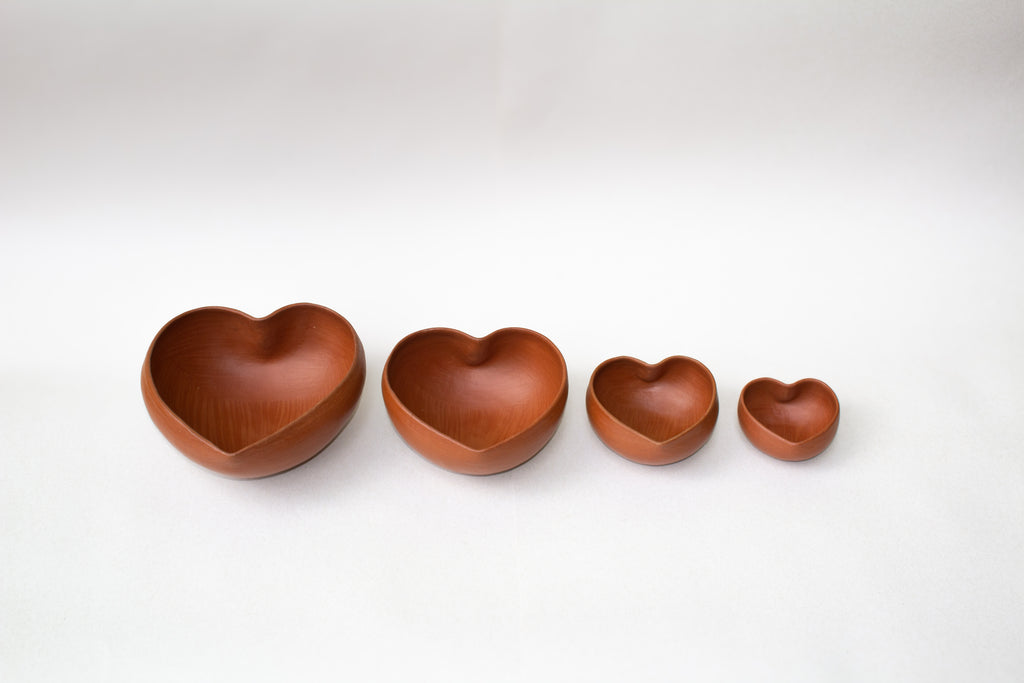 Juego de cuencos corazón de barro rojo