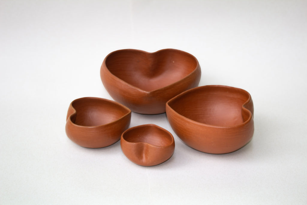 Juego de cuencos corazón de barro rojo