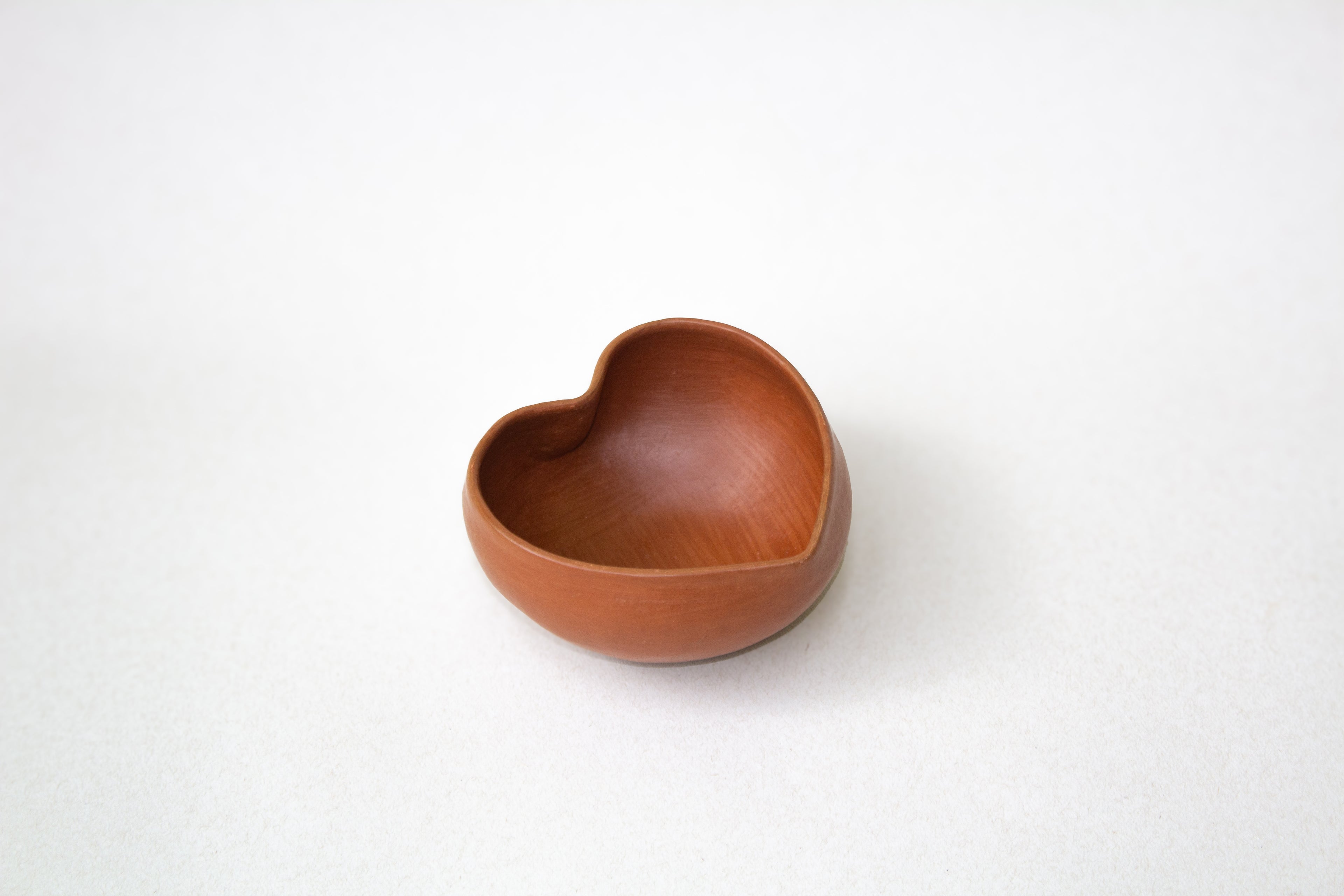 Juego de cuencos corazón de barro rojo