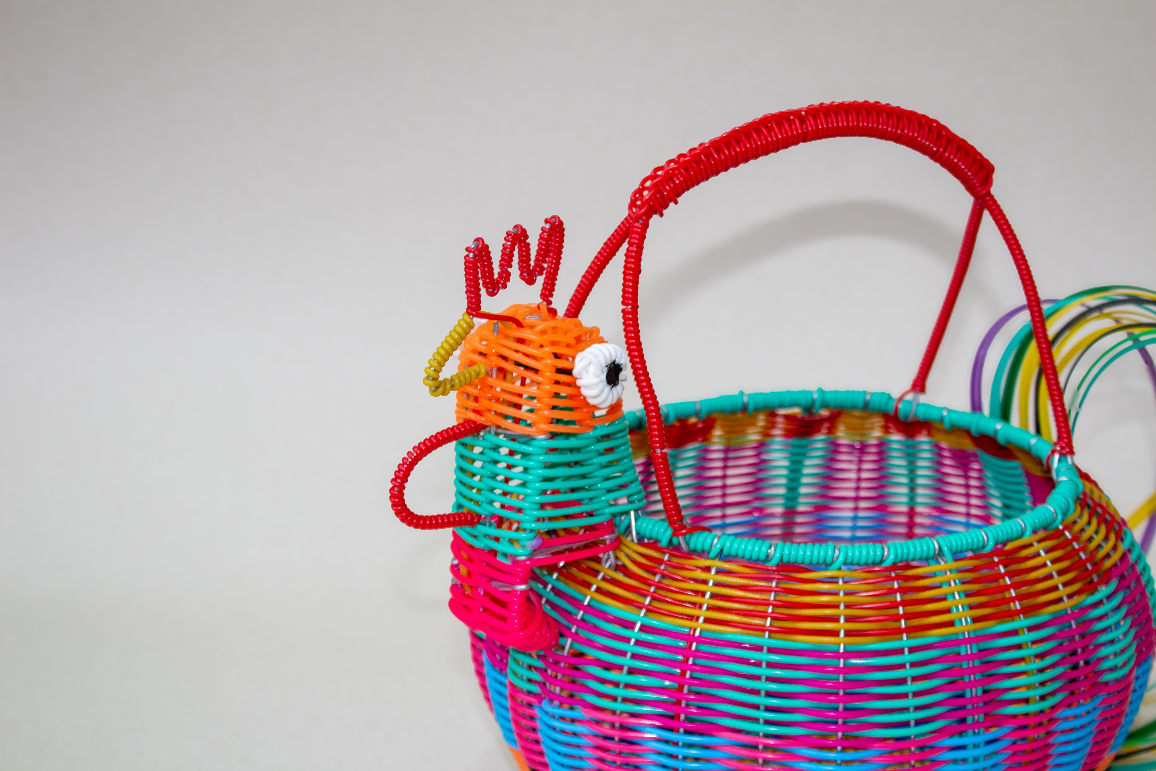 Gallina para huevos tejida de plástico reciclado