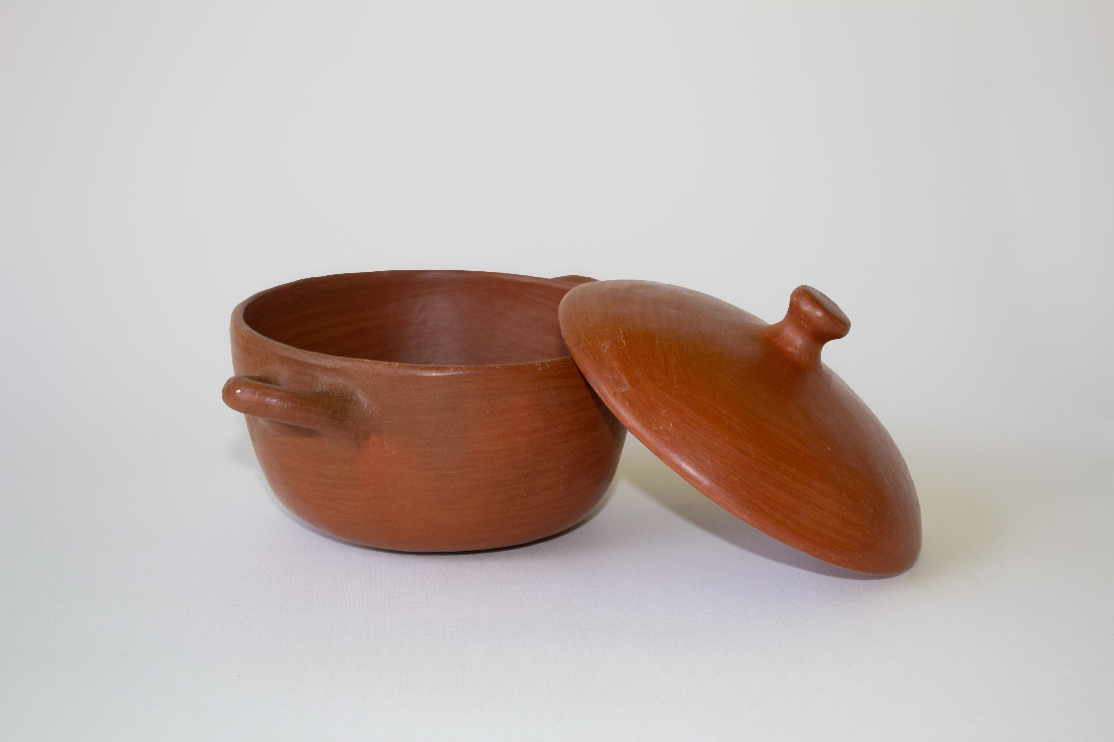 Cazuela chica base cuadrada de barro rojo