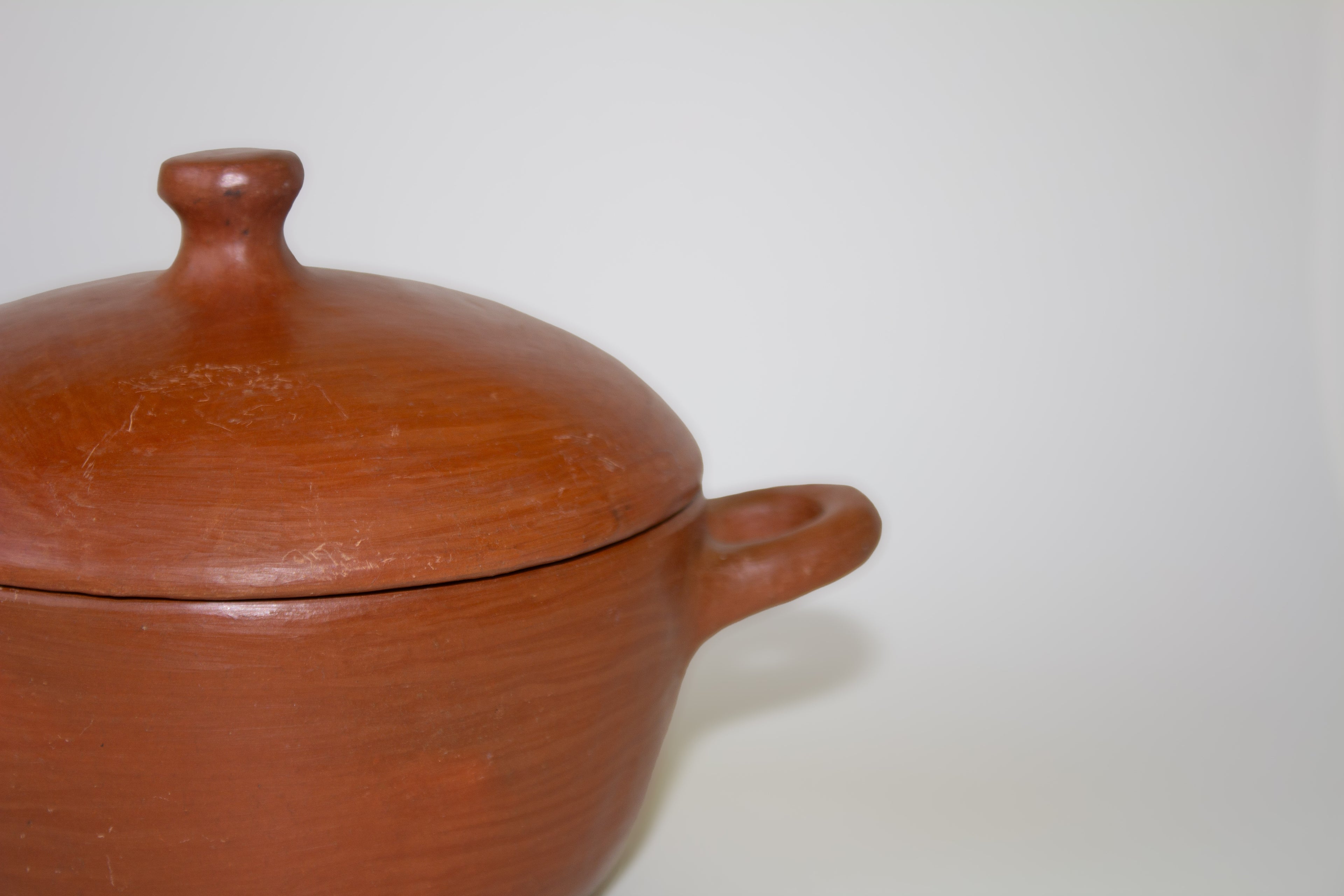 Cazuela chica base cuadrada de barro rojo