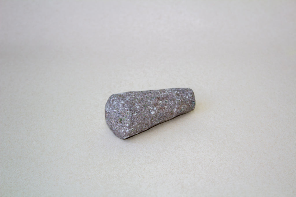 Molcajete chico circular trenzado de piedra volcánica