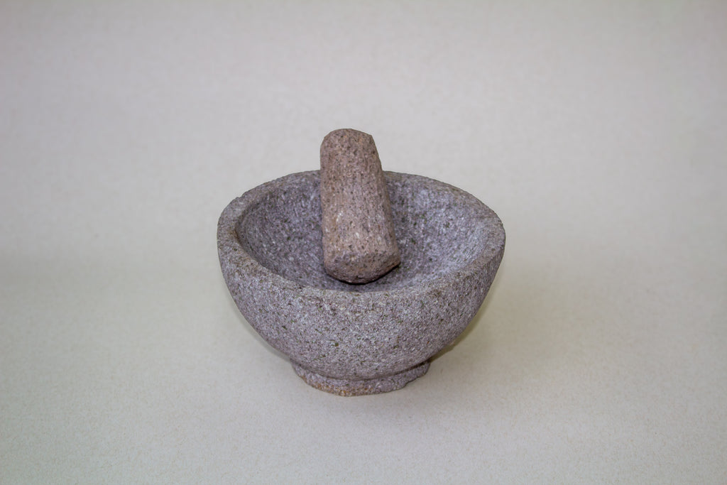 Molcajete chico circular de piedra volcánica