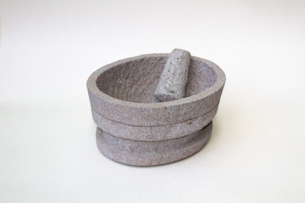 Molcajete grande ovalado de piedra volcánica