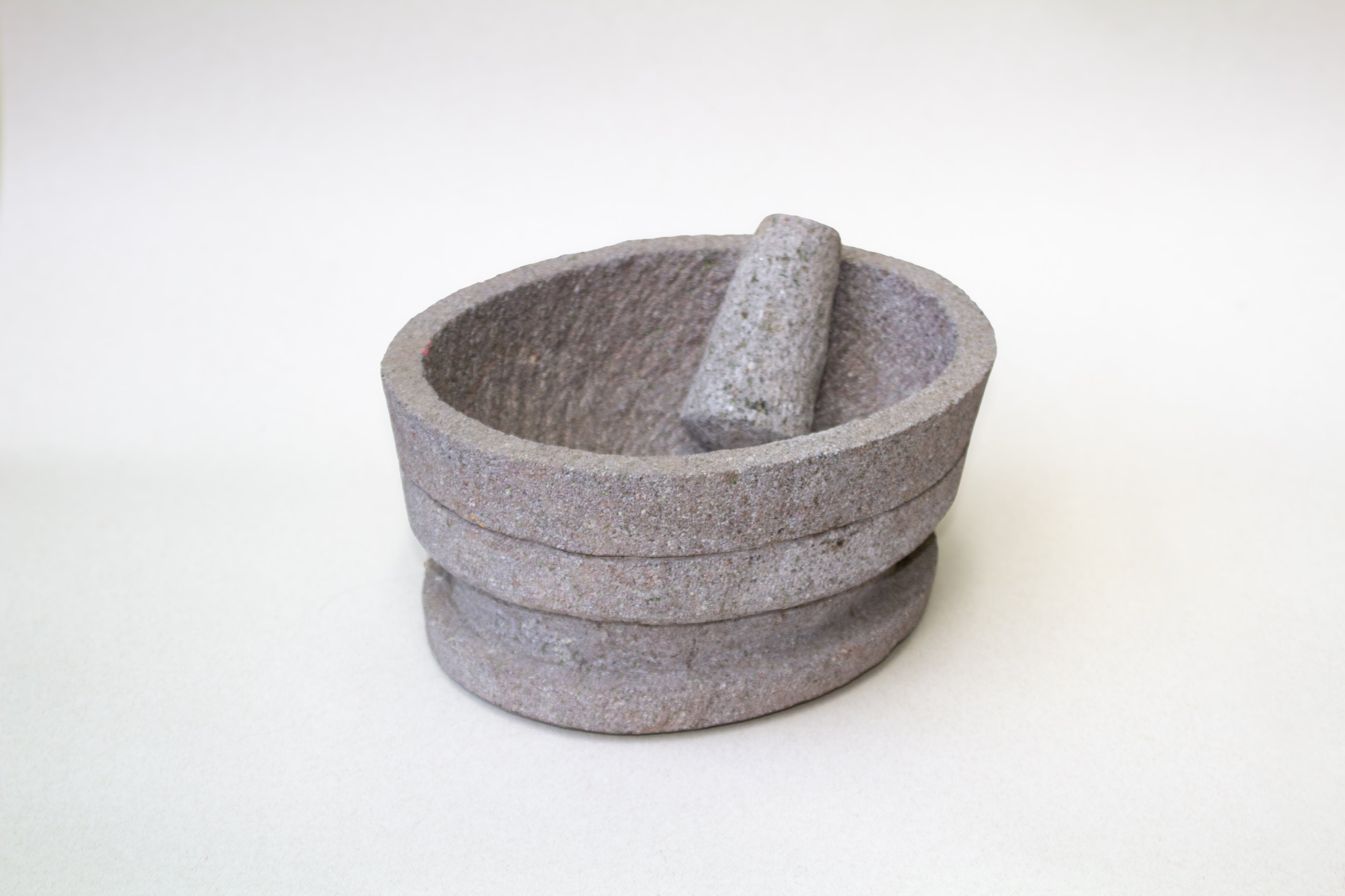 Molcajete grande ovalado de piedra volcánica