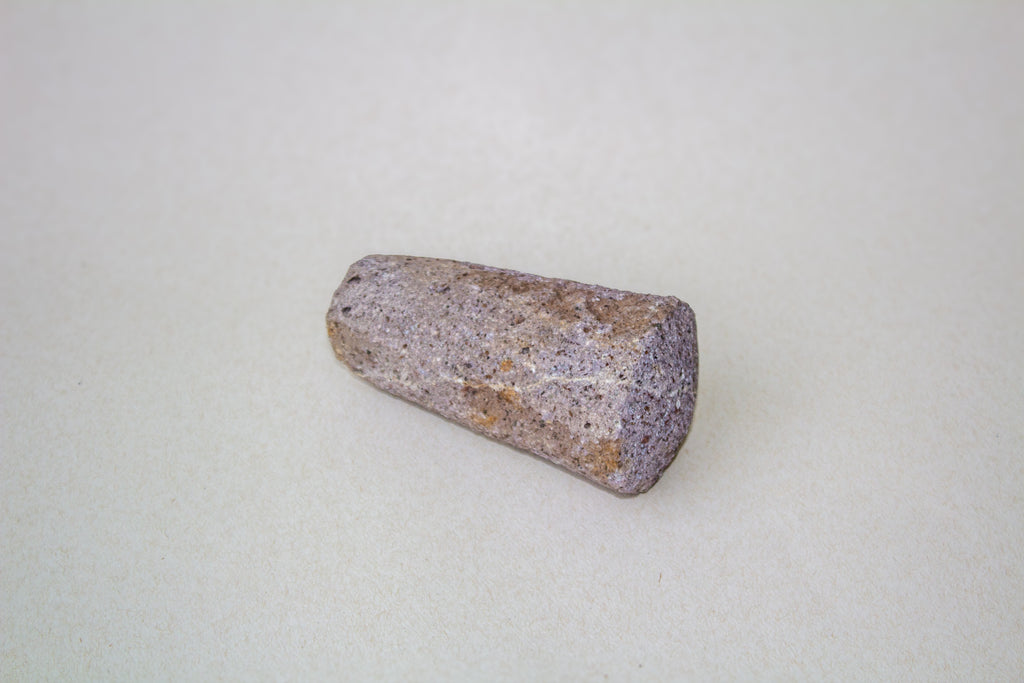 Molcajete mediano ovalado de piedra volcánica