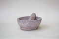 Molcajete mediano ovalado de piedra volcánica