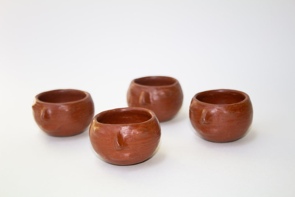 Juego de mezcalero con cara de barro rojo
