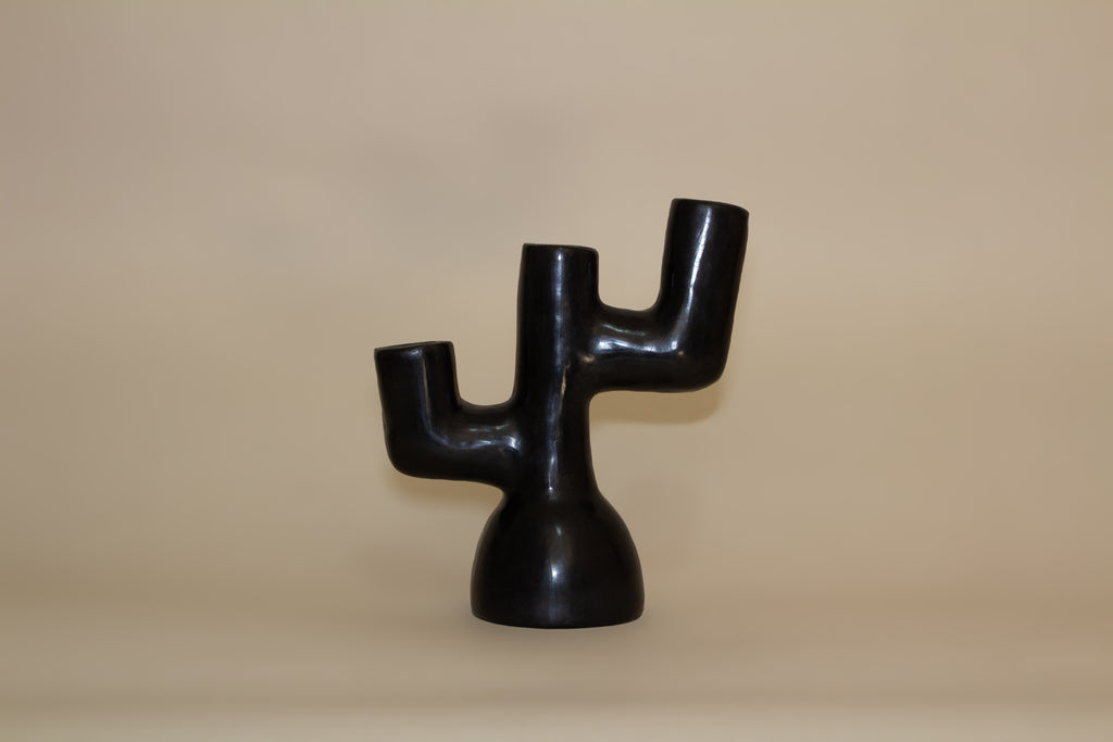 Candelabro de barro negro