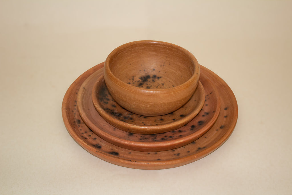 Juego de vajilla de barro rojo ahumado