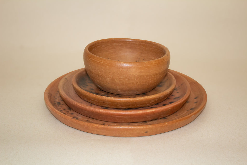 Juego de vajilla de barro rojo ahumado
