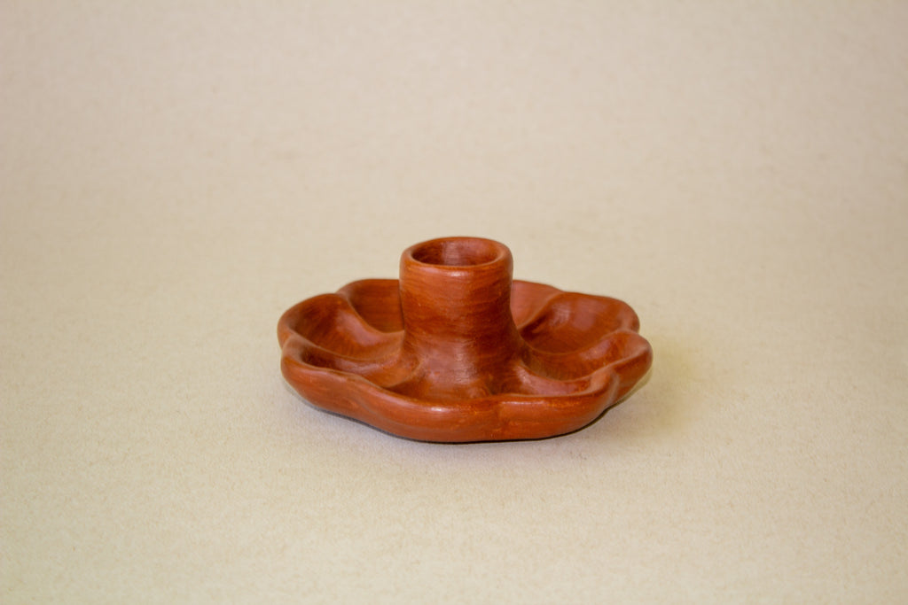 Candelabro flor de barro rojo
