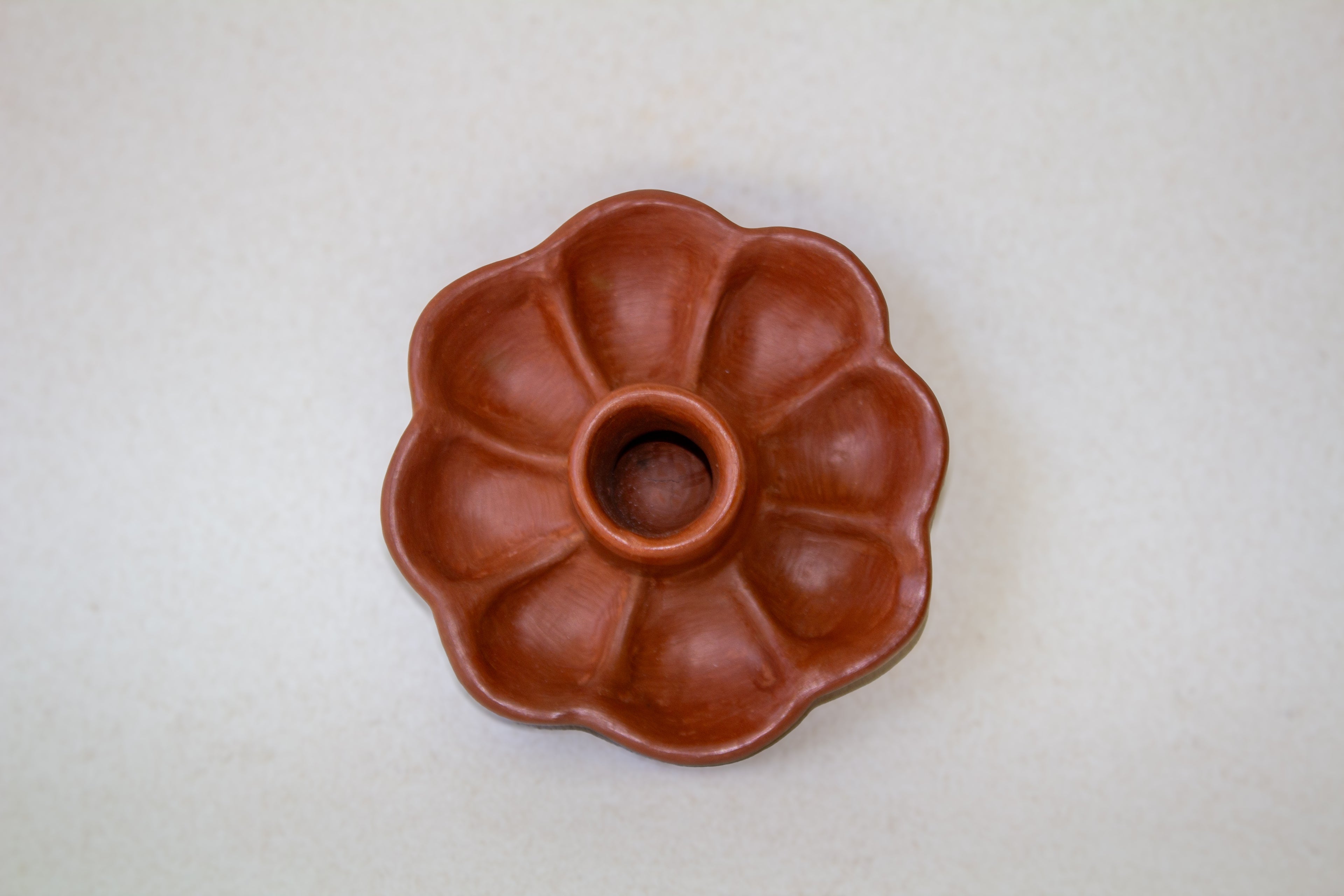 Candelabro flor barro rojo