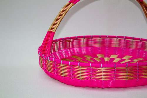 Canasta plana tejida de plástico reciclado